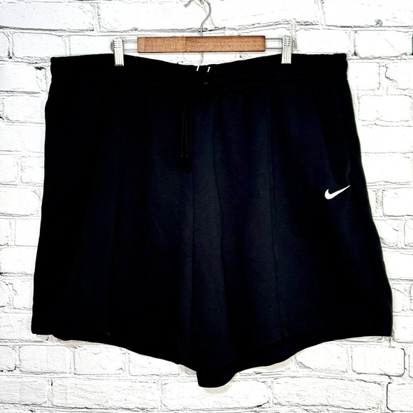 Nike Shorts Womens Plus 1X Black Sweat Essential Fleece High-Rise DN5001-010 NWT - Picture 1 of 16